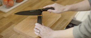 Der Messerschärfer für Messerklingfen aus Stahl