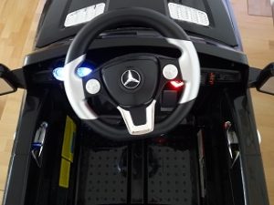 Ausstattung des Kinder Elektroautos Mercedes SUV ML 350 im Test