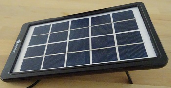 Kurbellampe mit zusätzlichen Solarpanel im Test